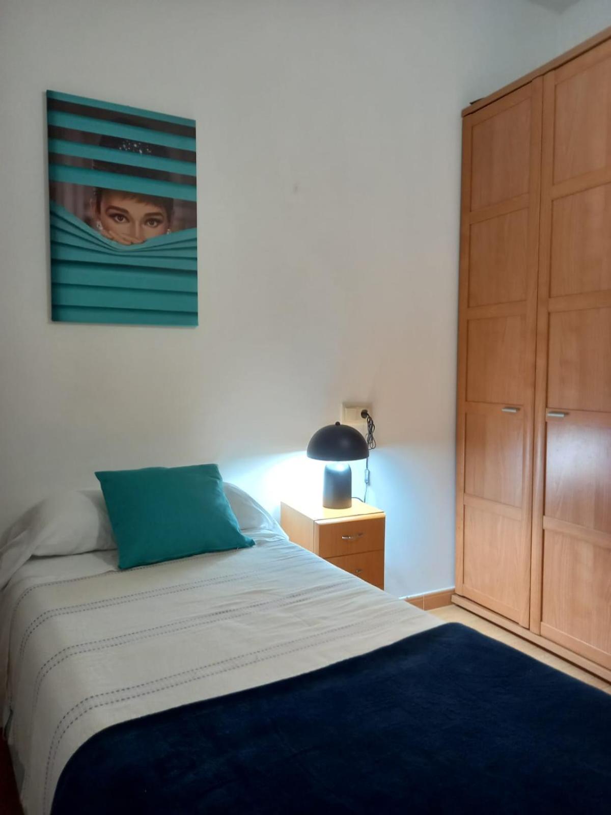 Apartamento Con Pequeno Jardin En El Centro Ferrol Room photo